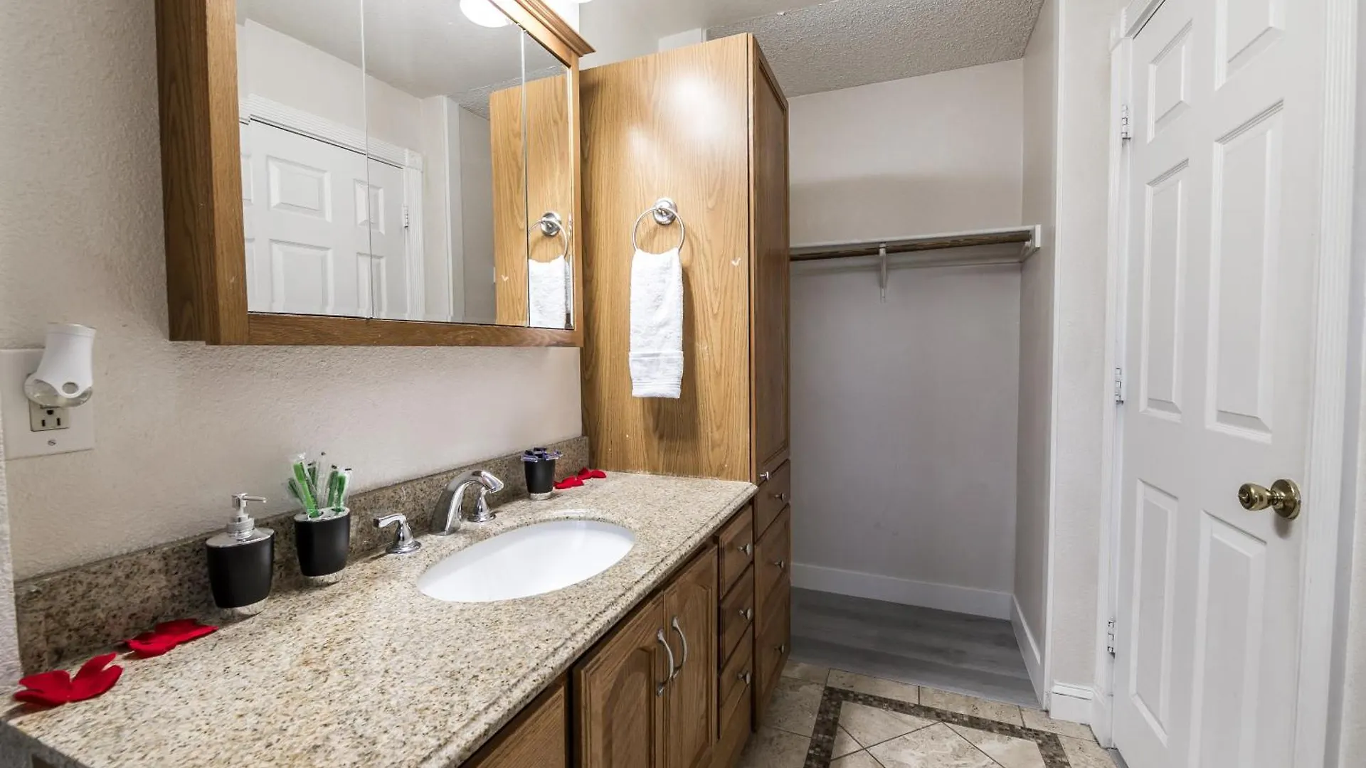 Villa Private Oasis With Pool Las Vegas